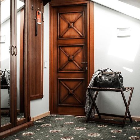 Ekaterinoslav Hotel Dnipro Bagian luar foto
