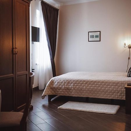 Ekaterinoslav Hotel Dnipro Bagian luar foto