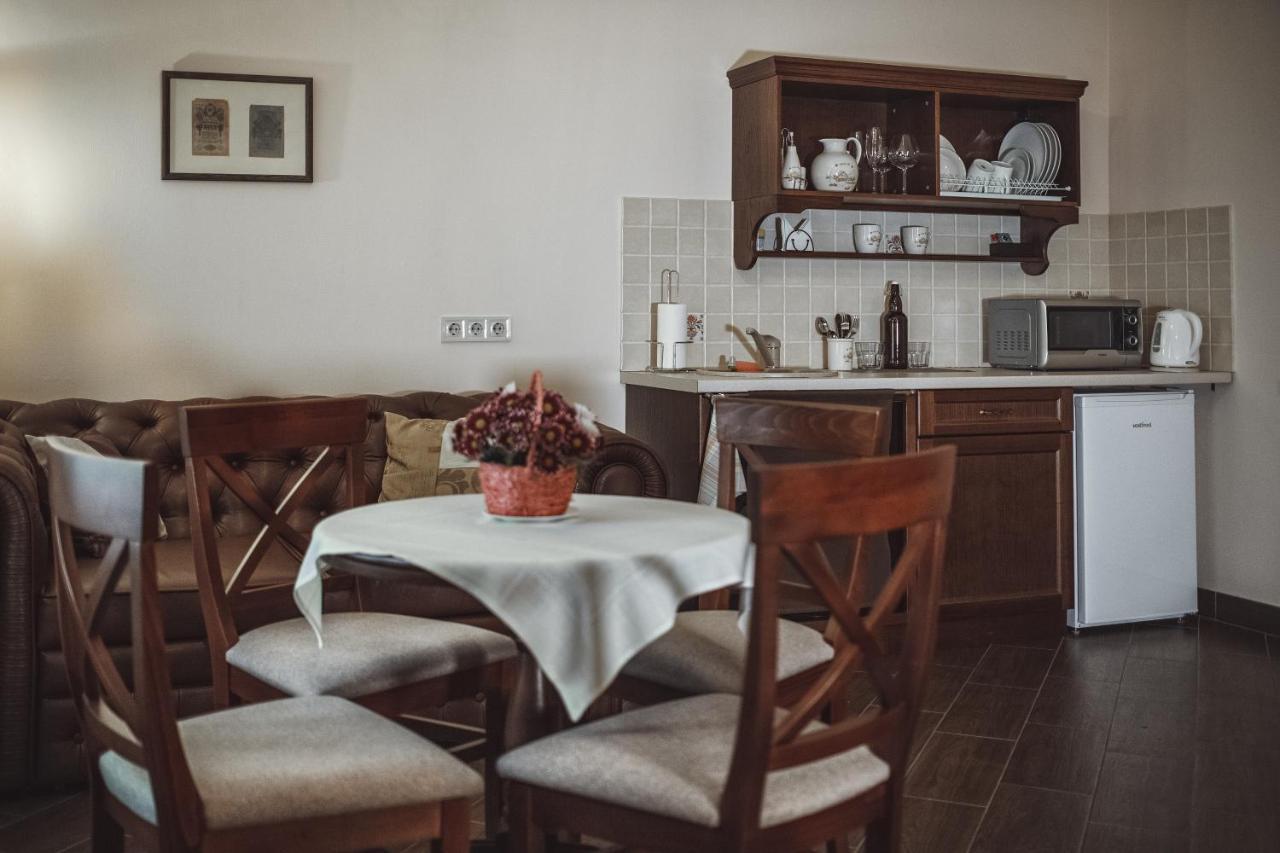 Ekaterinoslav Hotel Dnipro Bagian luar foto