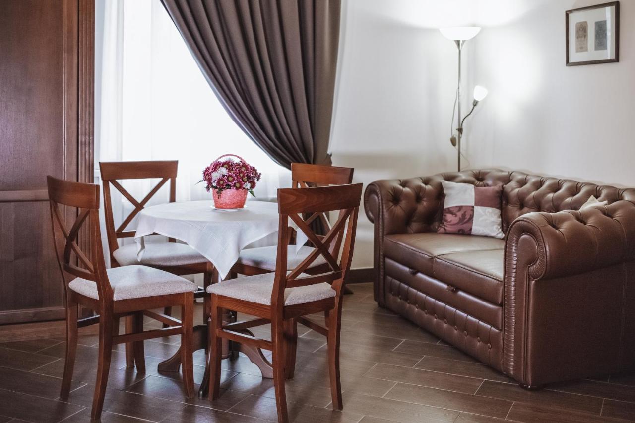 Ekaterinoslav Hotel Dnipro Bagian luar foto