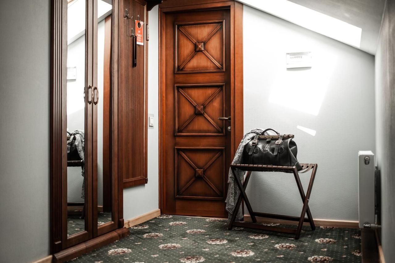 Ekaterinoslav Hotel Dnipro Bagian luar foto