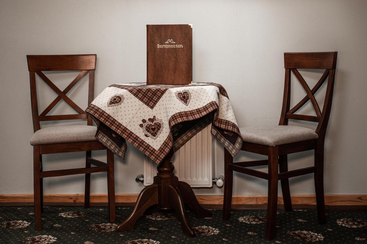 Ekaterinoslav Hotel Dnipro Bagian luar foto