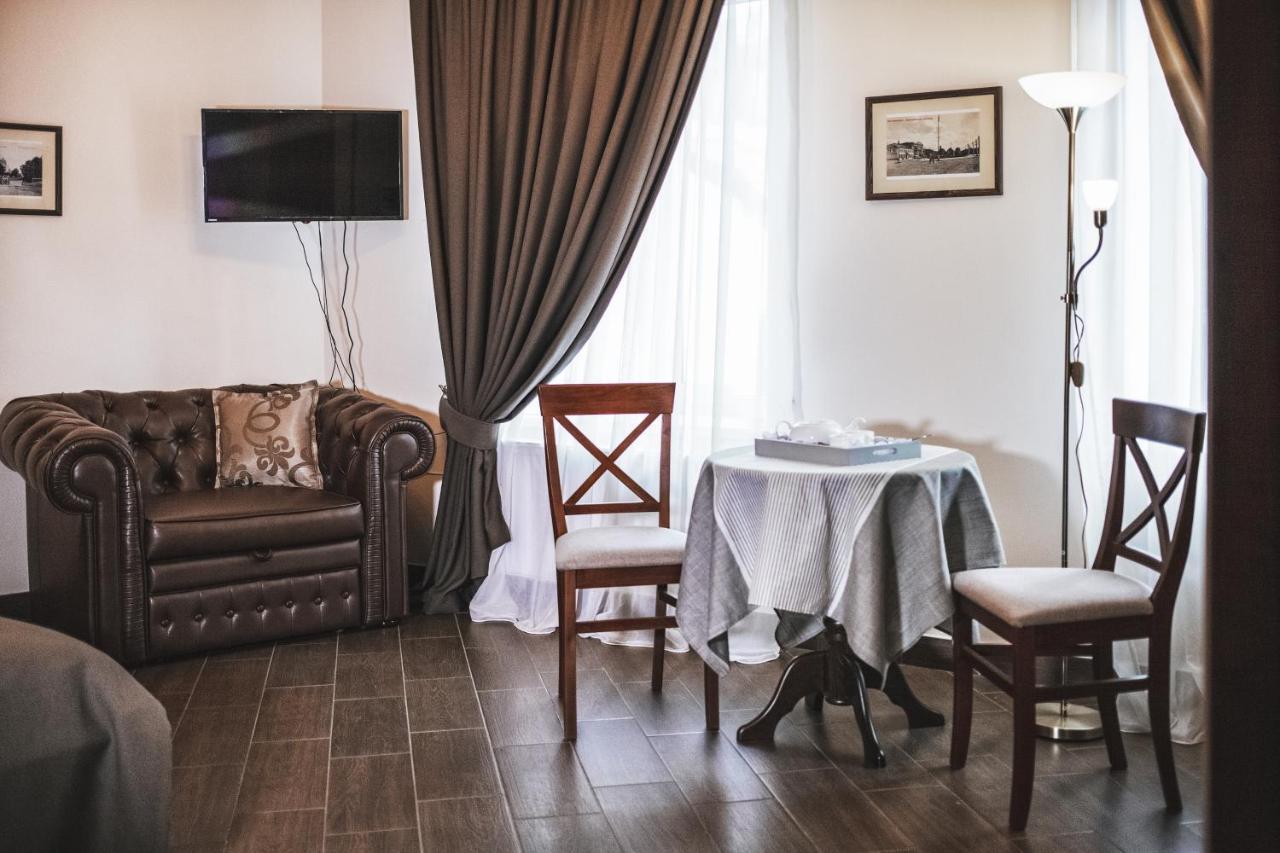 Ekaterinoslav Hotel Dnipro Bagian luar foto