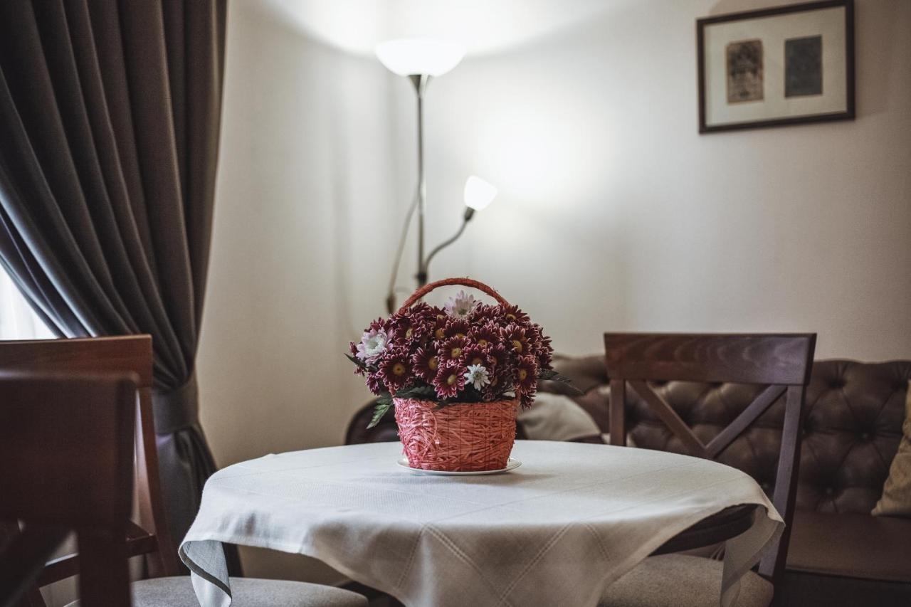 Ekaterinoslav Hotel Dnipro Bagian luar foto