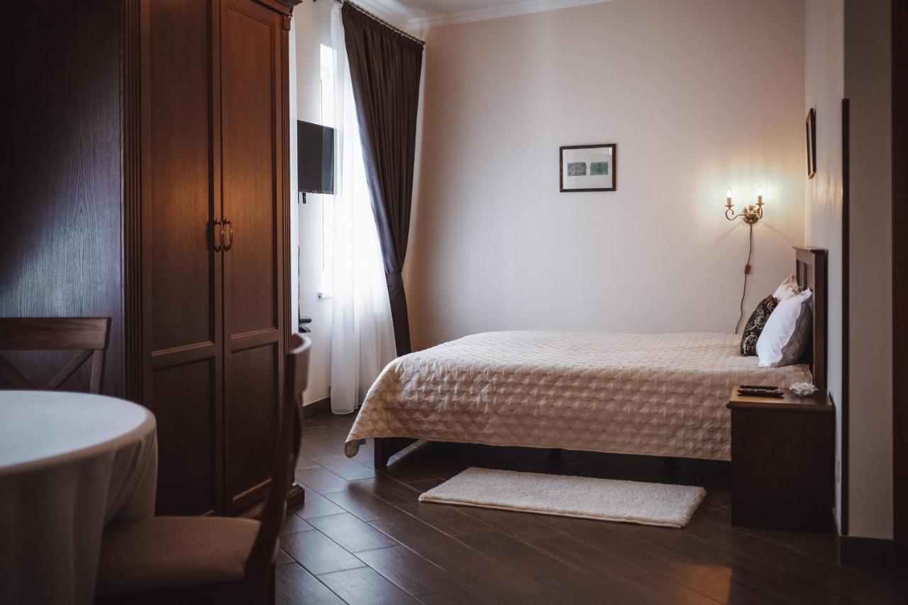 Ekaterinoslav Hotel Dnipro Bagian luar foto
