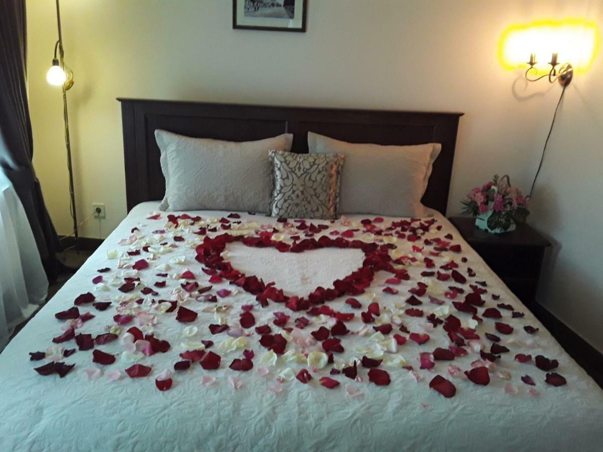 Ekaterinoslav Hotel Dnipro Bagian luar foto
